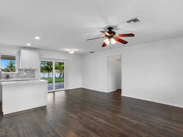 1301 NW 87th Way, Pembroke Pines FL 33024