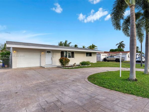 1301 NW 87th Way, Pembroke Pines FL 33024