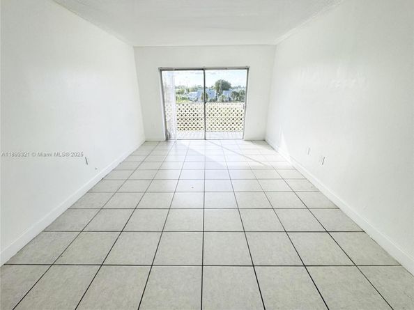 3710 NW 21st St 310, Lauderdale Lakes FL 33311