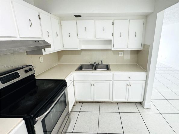 3710 NW 21st St 310, Lauderdale Lakes FL 33311