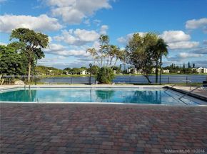 216 Lake Pointe Dr 120, Oakland Park FL 33309