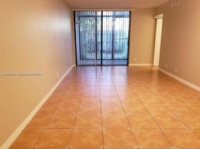 216 Lake Pointe Dr 120, Oakland Park FL 33309