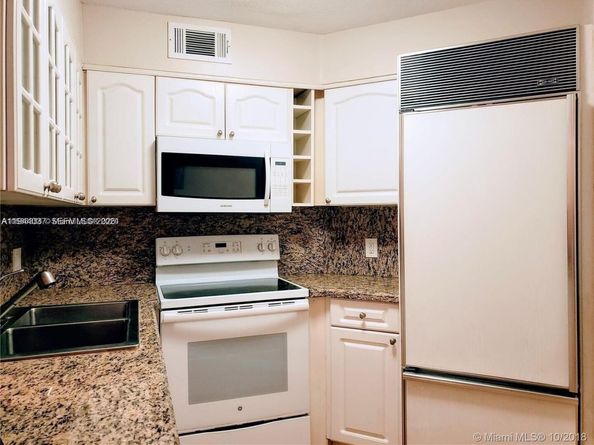 216 Lake Pointe Dr 120, Oakland Park FL 33309