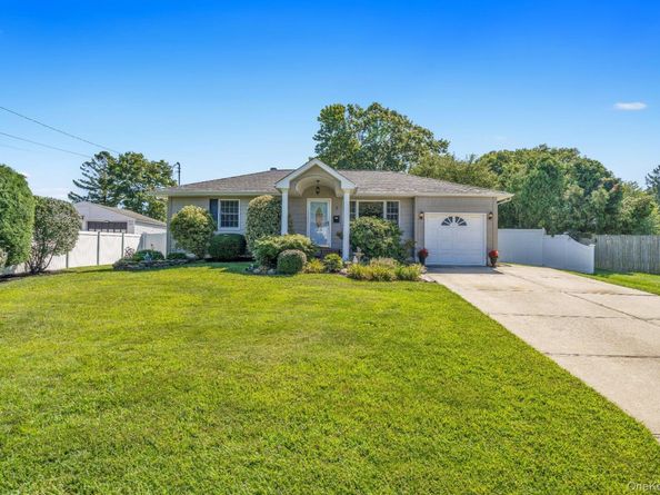 9 Anson Lane, West Sayville NY 11796