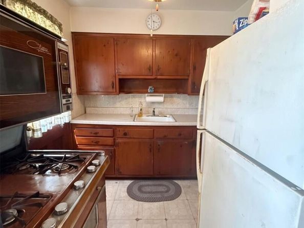 124 Westwood Road N, Massapequa Park NY 11762
