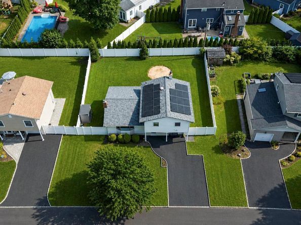 18 Catherwood Crescent, Melville NY 11747