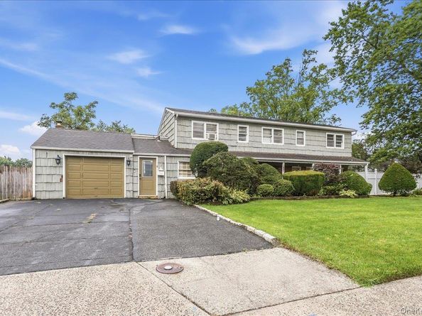 1 Greentree Circle, Westbury NY 11590