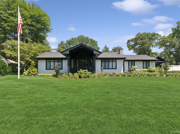 7 King Arthurs Court, Saint James NY 11780