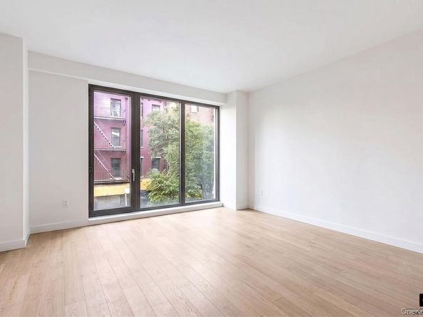 500 West 45th Street 305, New York (Manhattan) NY 10036