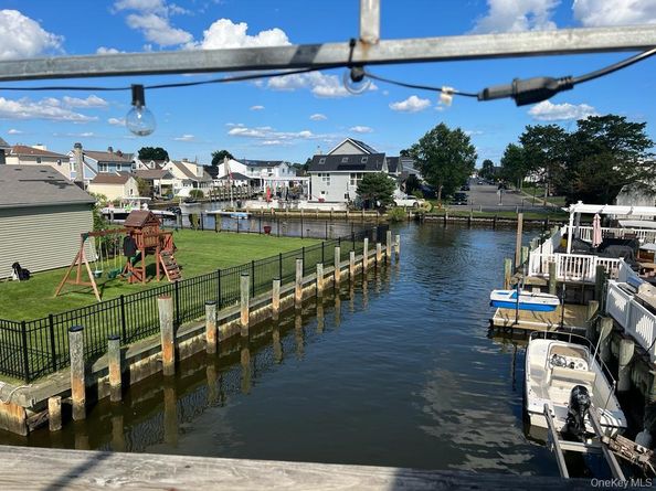 3955 South Street, Seaford NY 11783