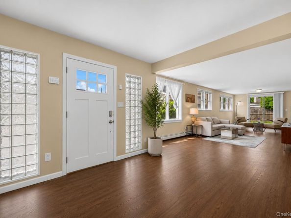 394 Warwick Road, East Meadow NY 11554