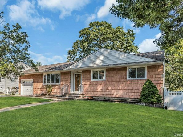 50 Jerome Street, Lindenhurst NY 11757