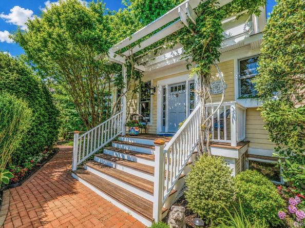 8 Jackson Avenue, East Quogue NY 11942