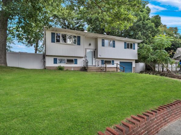 21 University Drive, Ronkonkoma NY 11779