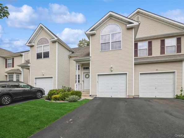 34 Cranberry Circle, Medford NY 11763