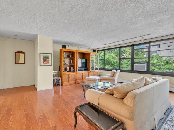 166-10 Powells Cove Boulevard 5D, Beechhurst NY 11357