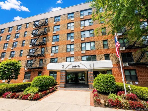 209-10 41st Ave 3N, Bayside NY 11361