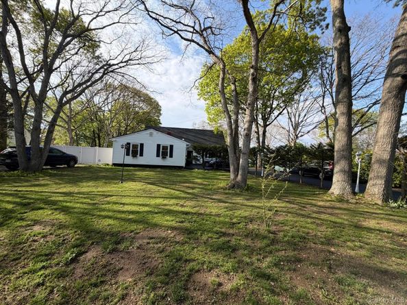 41 Fig Street, Central Islip NY 11722