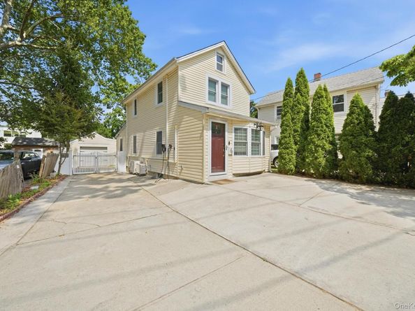 89 Harbor Road, Port Washington NY 11050