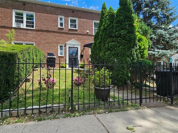 133 Hilltop Acres 133, Yonkers NY 10704