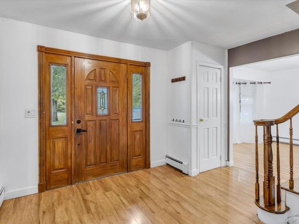 8 Julia Circle, East Setauket NY 11733