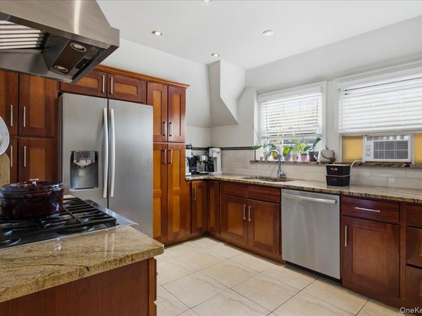 13 Campus Place SL, Scarsdale NY 10583