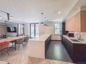 2439 38th Street c10, Astoria NY 11103