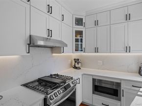 2439 38th Street c10, Astoria NY 11103