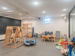 2439 38th Street c10, Astoria NY 11103
