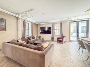 2439 38th Street c10, Astoria NY 11103