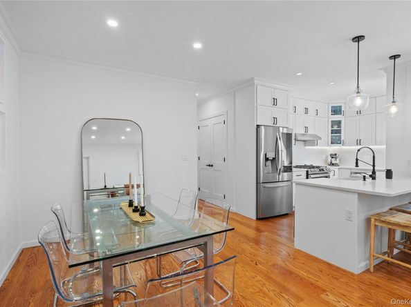 2439 38th Street c10, Astoria NY 11103