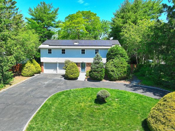 8 Foothill Lane, East Northport NY 11731