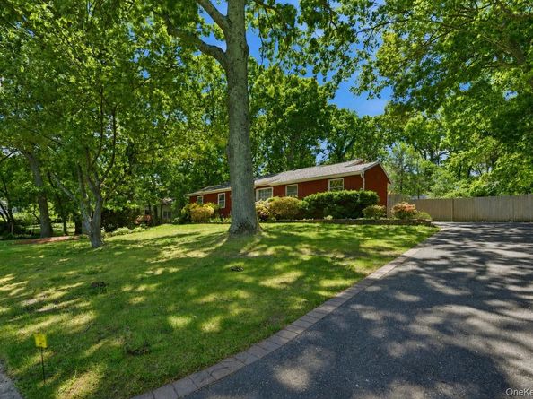 26 Valley Street, Ronkonkoma NY 11779