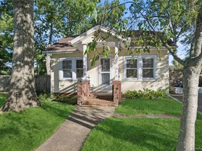 36 Lakeview Court, Ronkonkoma NY 11779