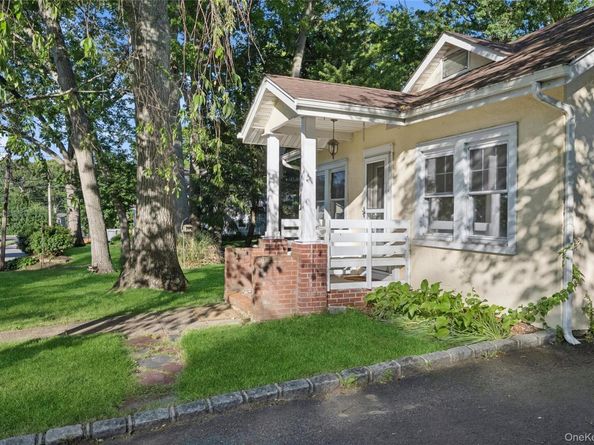36 Lakeview Court, Ronkonkoma NY 11779