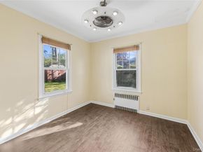 36 Lakeview Court, Ronkonkoma NY 11779