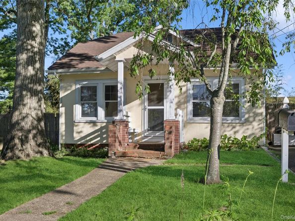 36 Lakeview Court, Ronkonkoma NY 11779