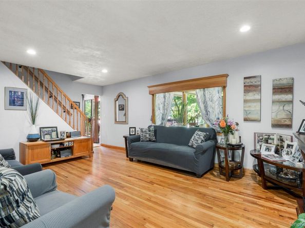 9 Pembrook Drive, Yonkers NY 10710