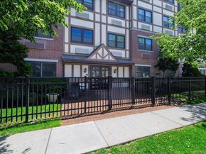 55 Clinton Avenue 401, Rockville Centre NY 11570