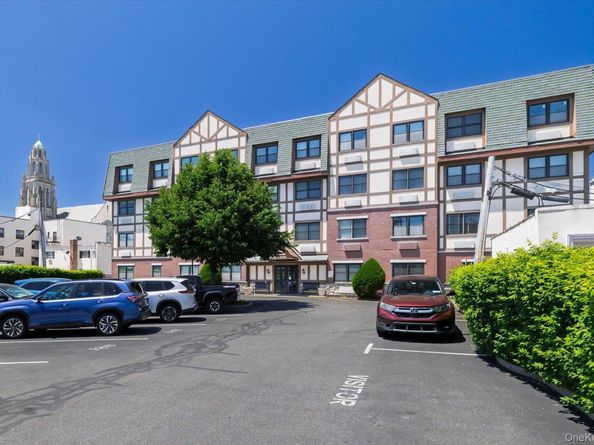 55 Clinton Avenue 401, Rockville Centre NY 11570