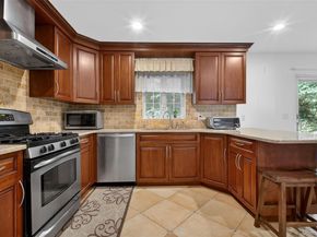 60 Plymouth Road, Great Neck NY 11023