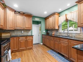 7 Maple Avenue, Holbrook NY 11741