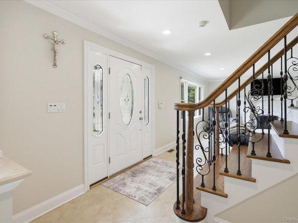 19 Gruber Drive, Glen Cove NY 11542