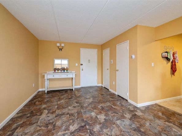 135 Post Avenue 4C, Westbury NY 11590