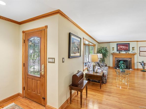 6 Berry Lane, Glen Cove NY 11542