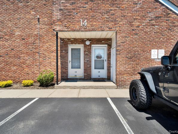 14 Ivy Street 1A, Farmingdale NY 11735