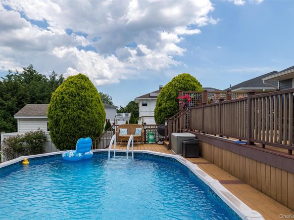 139 Baker Court, Island Park NY 11558