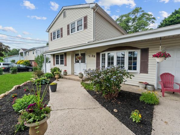 38 Pamlico Avenue, Ronkonkoma NY 11779