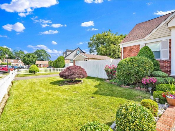 3 Ash Court, Hempstead NY 11550