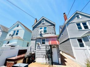 6220 80th Road, Glendale NY 11385